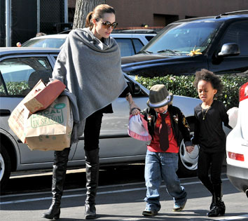 Angelina Jolie, Zahara, Shiloh Angelina Jolie, Zahara, Shiloh